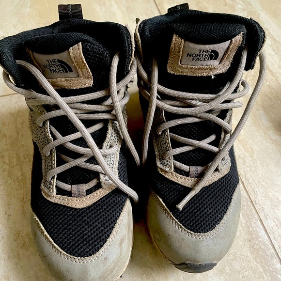 North face boy winter boot size us 2.5, 21.5 cm - Picture 1 of 4
